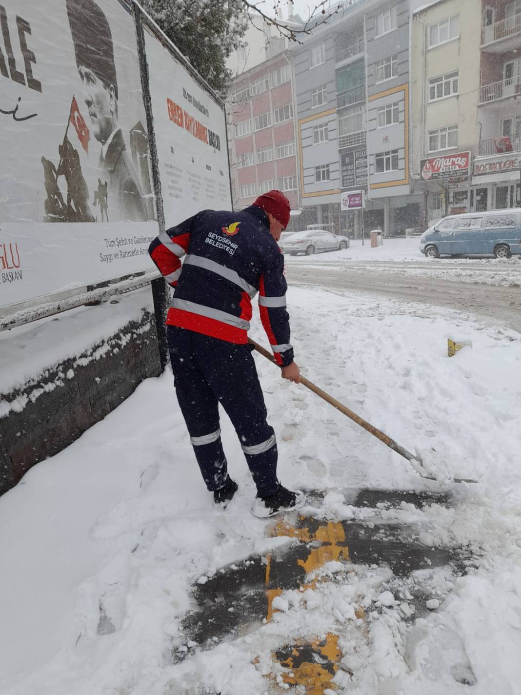 Konya’nın beyaz örtüyle kaplanan ilçesinde karla mücadele ediliyor 6